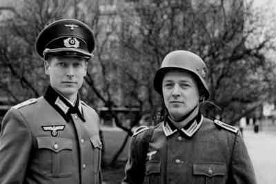 📷 Nazi officer and a foot soldier