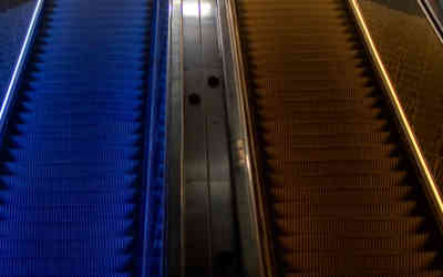 📷 escalators at nasjonaltheateret train station